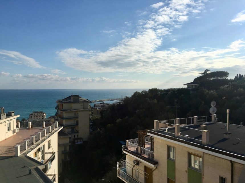 Appartamento vista mare con terrazza in vendita a Varazze - La vista