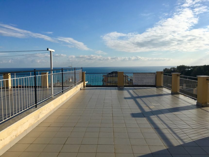 Appartamento vista mare con terrazza in vendita a Varazze - La terrazza